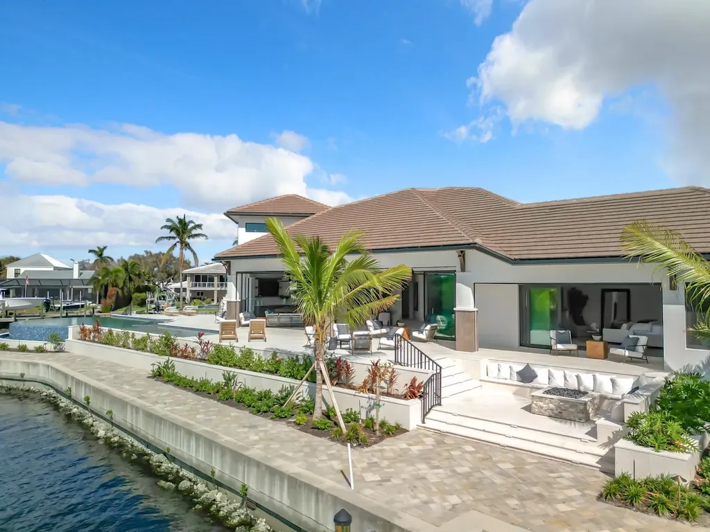 14201 Bay Drive Fort Myers FL 33919