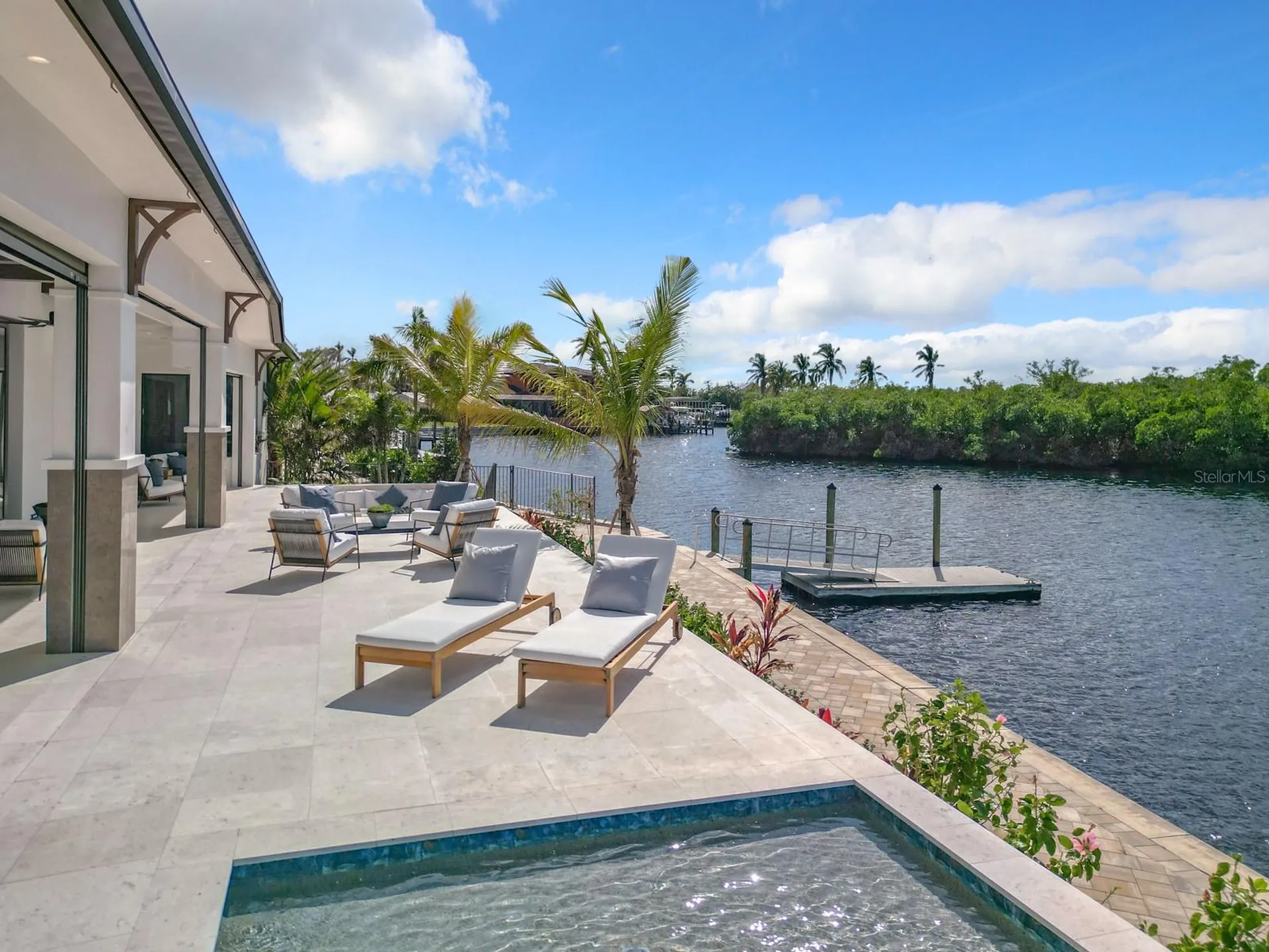 14201 Bay Drive Fort Myers FL 33919