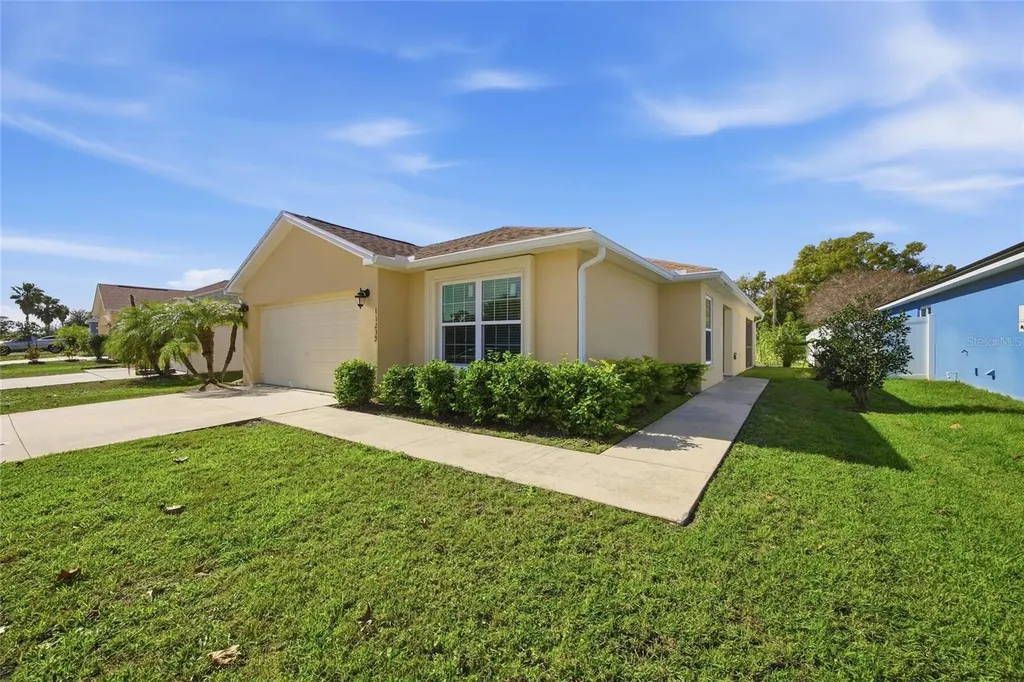 11239 Southwind Lake Drive Gibsonton FL 33534