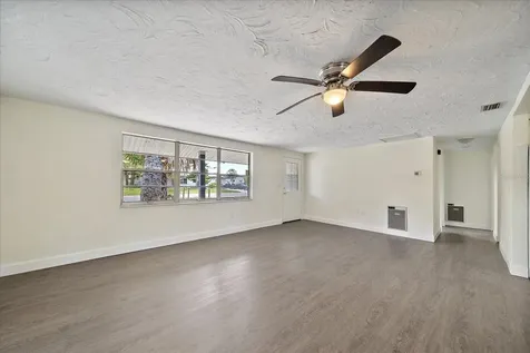 4804 30th Street W Bradenton FL 34207