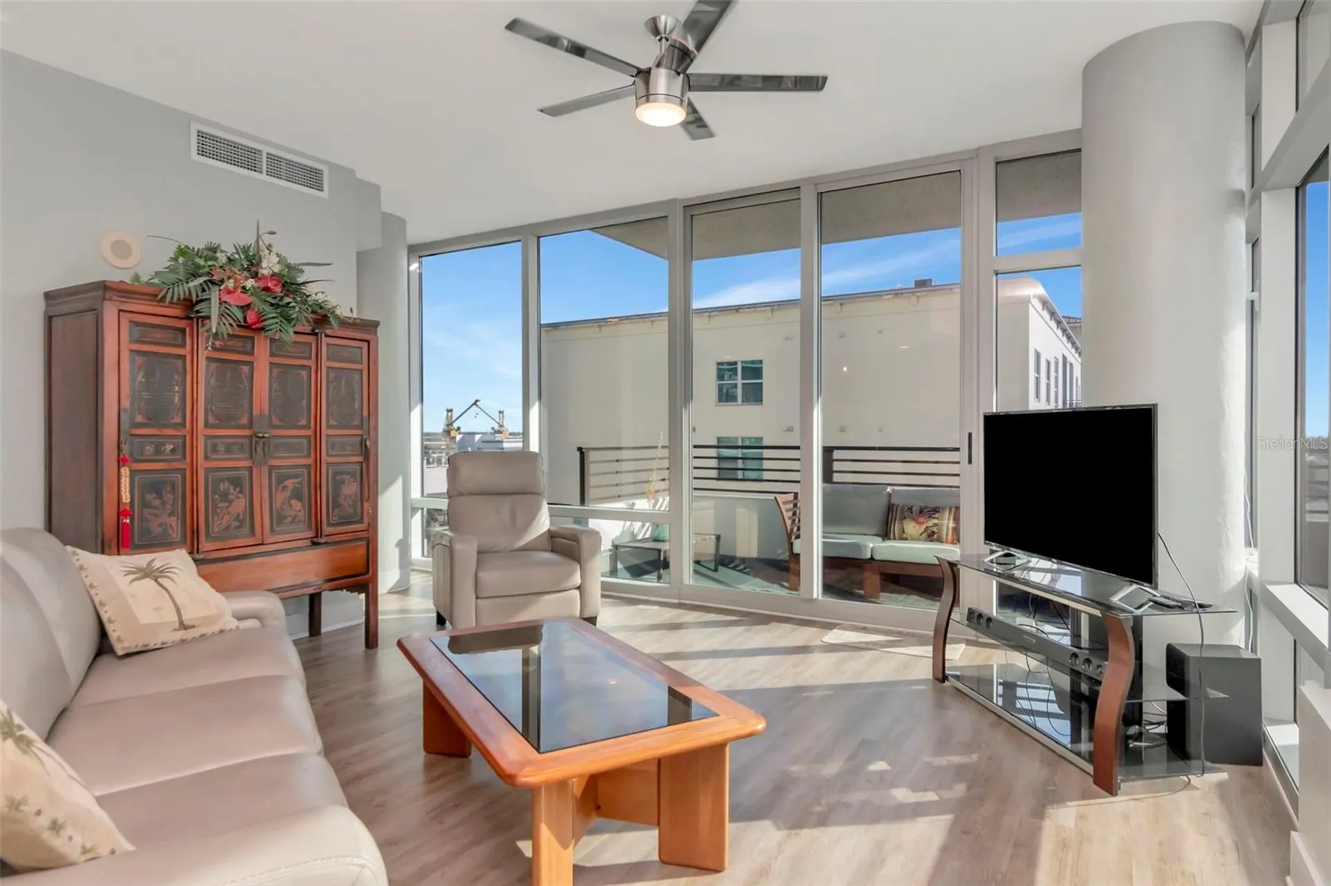 1208 E Kennedy Tampa FL 33602