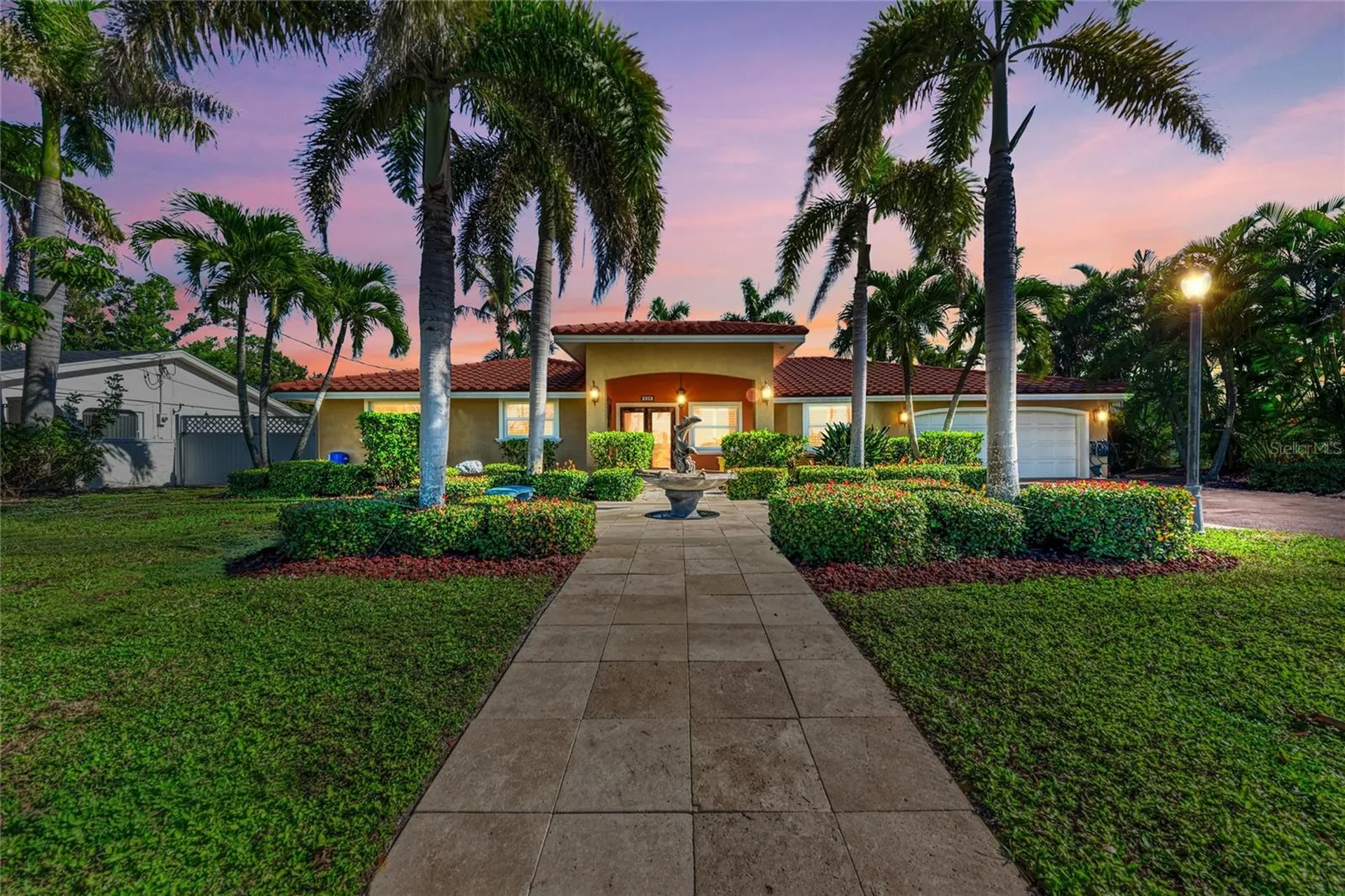 608 Hampshire Lane Holmes Beach FL 34217
