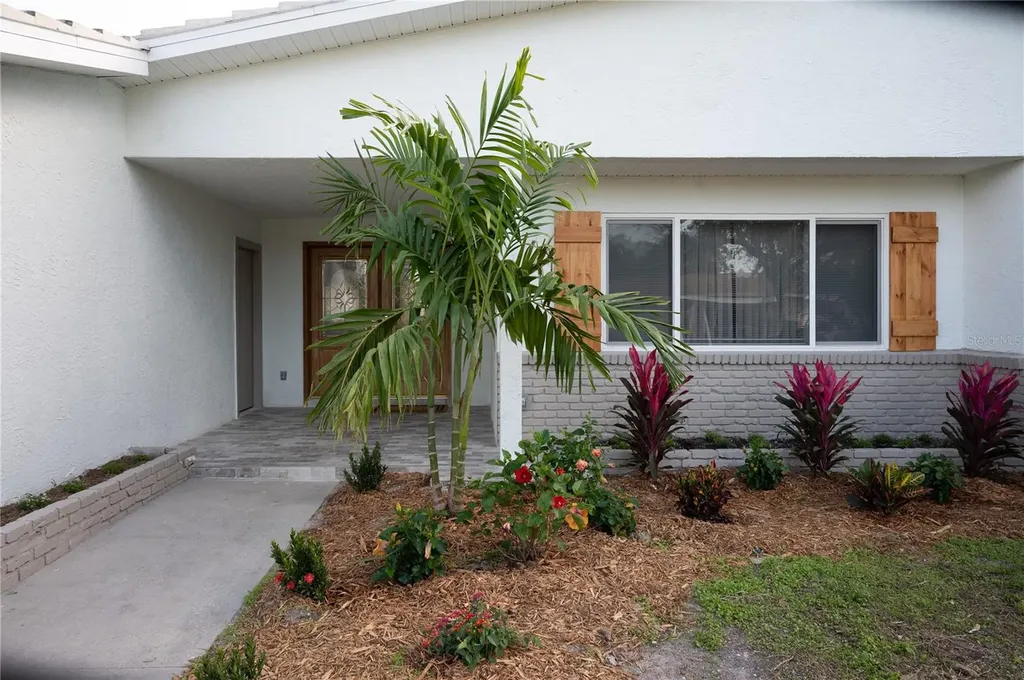 6613 Blue Heron Drive S St Petersburg FL 33707
