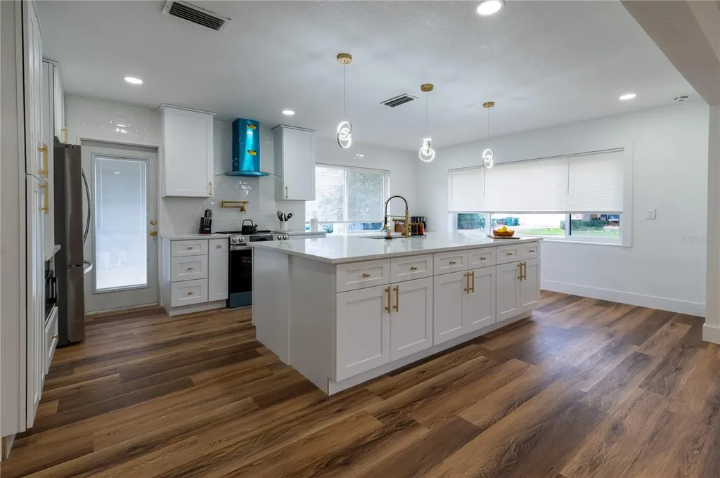 6613 Blue Heron Drive S St Petersburg FL 33707