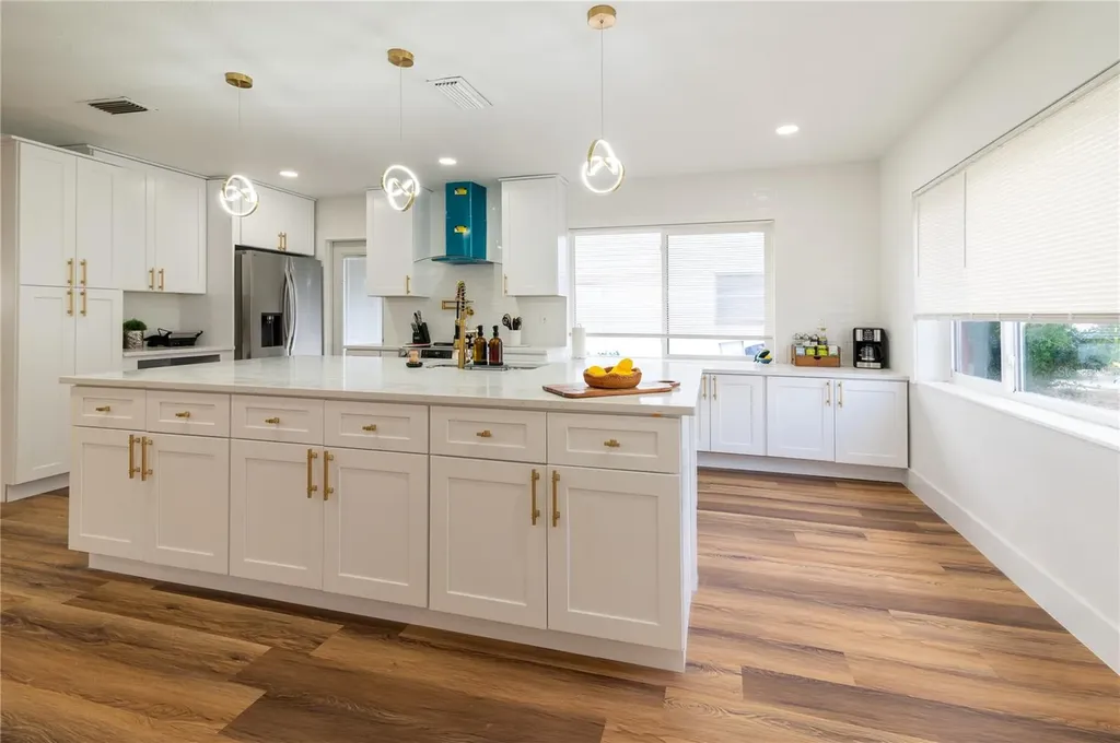 6613 Blue Heron Drive S St Petersburg FL 33707