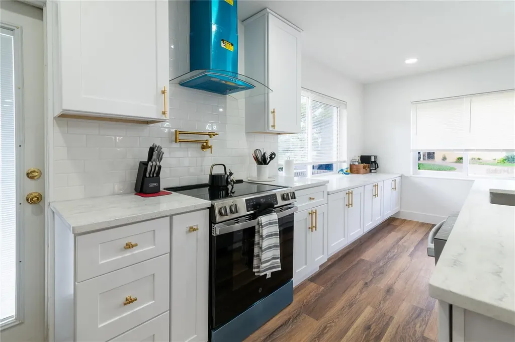 6613 Blue Heron Drive S St Petersburg FL 33707