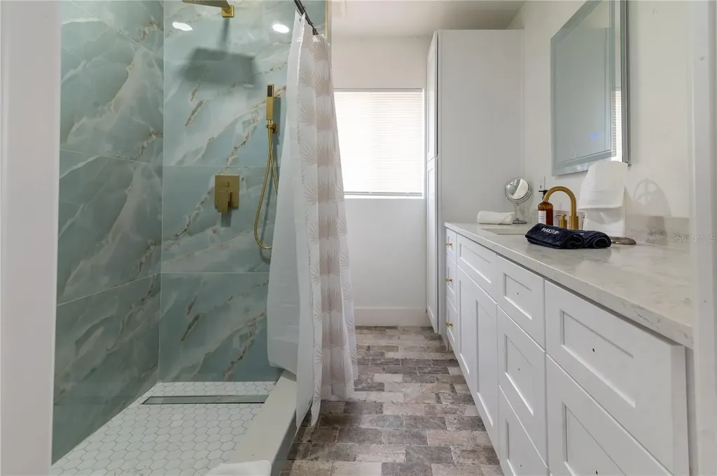6613 Blue Heron Drive S St Petersburg FL 33707