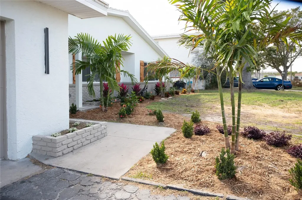 6613 Blue Heron Drive S St Petersburg FL 33707