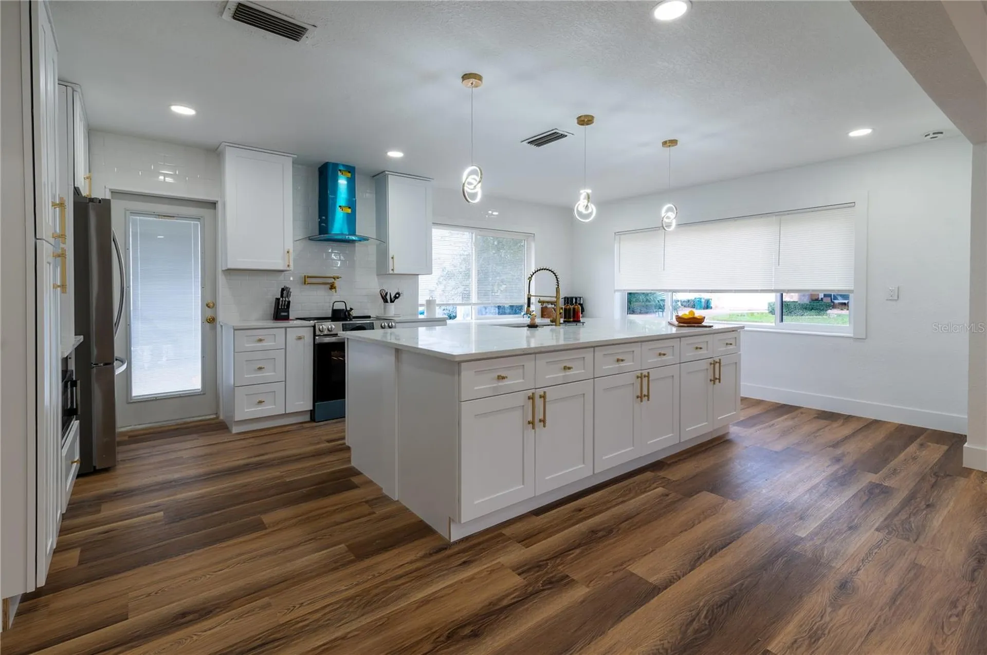6613 Blue Heron Drive S St Petersburg FL 33707