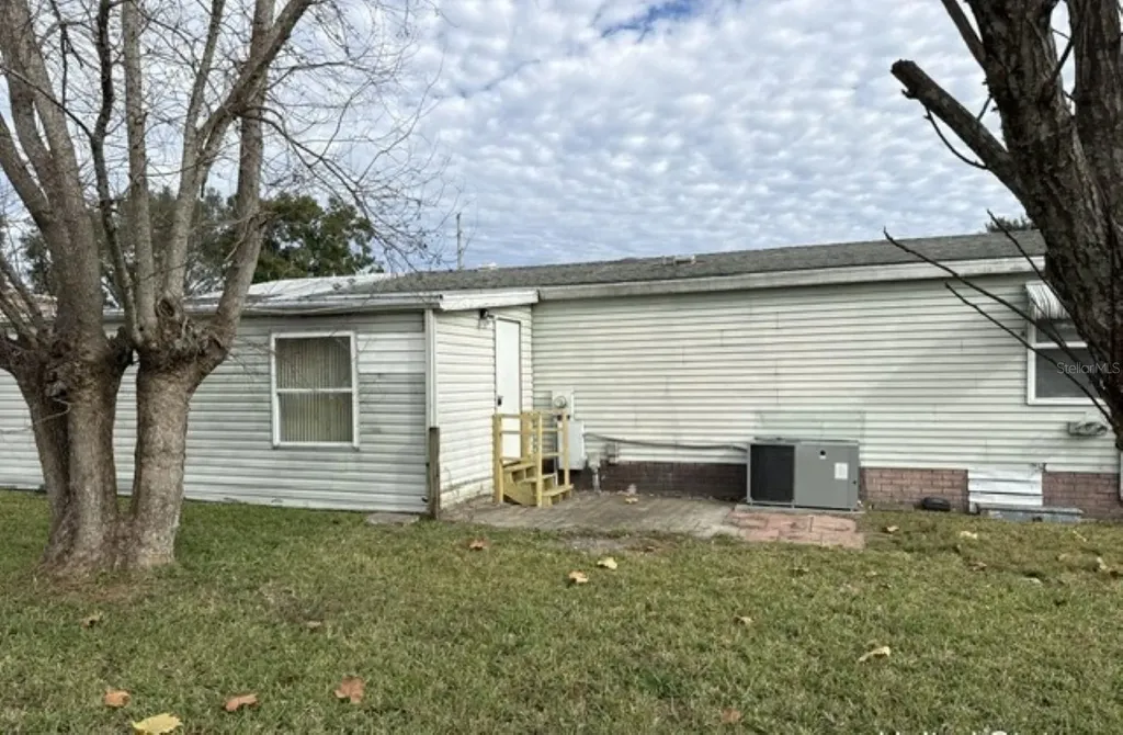 1832 W Schwartz Boulevard Lady Lake FL 32159