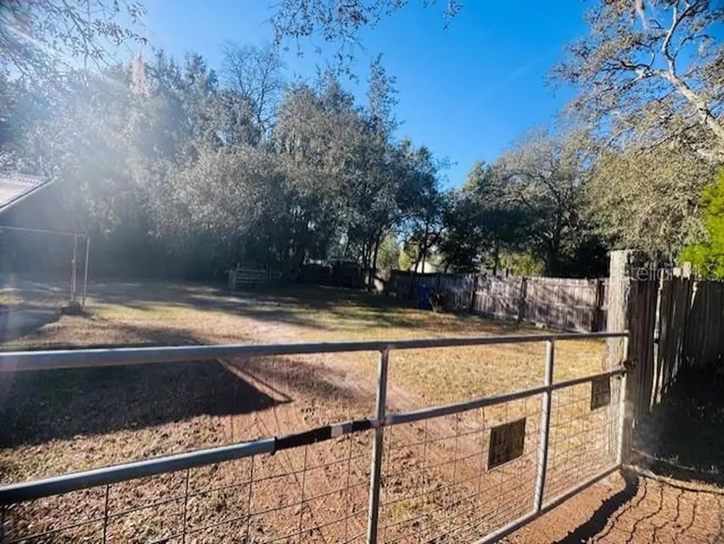 4639 Cr 690 Webster FL 33597