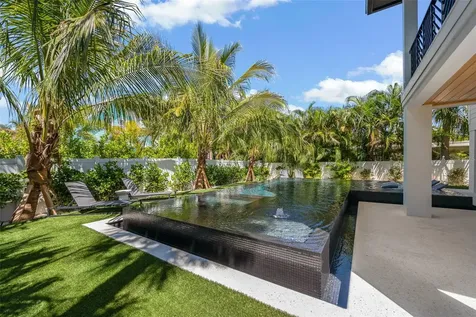 5612 Guava Street Holmes Beach FL 34217
