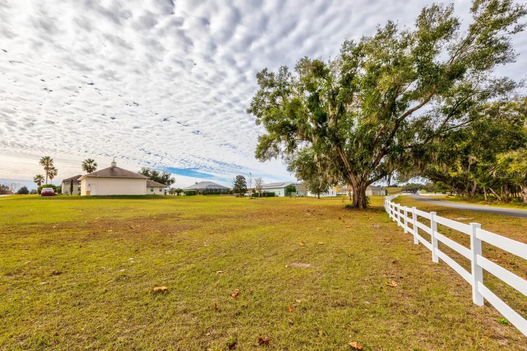 17520 SE 159th Terrace Weirsdale FL 32195