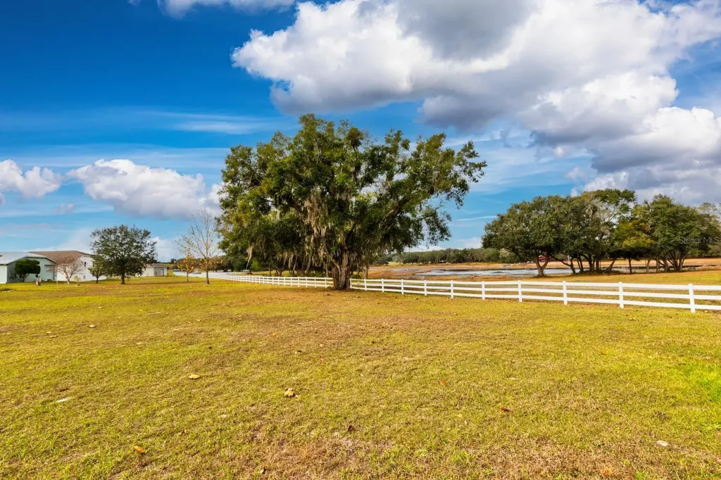 17520 SE 159th Terrace Weirsdale FL 32195