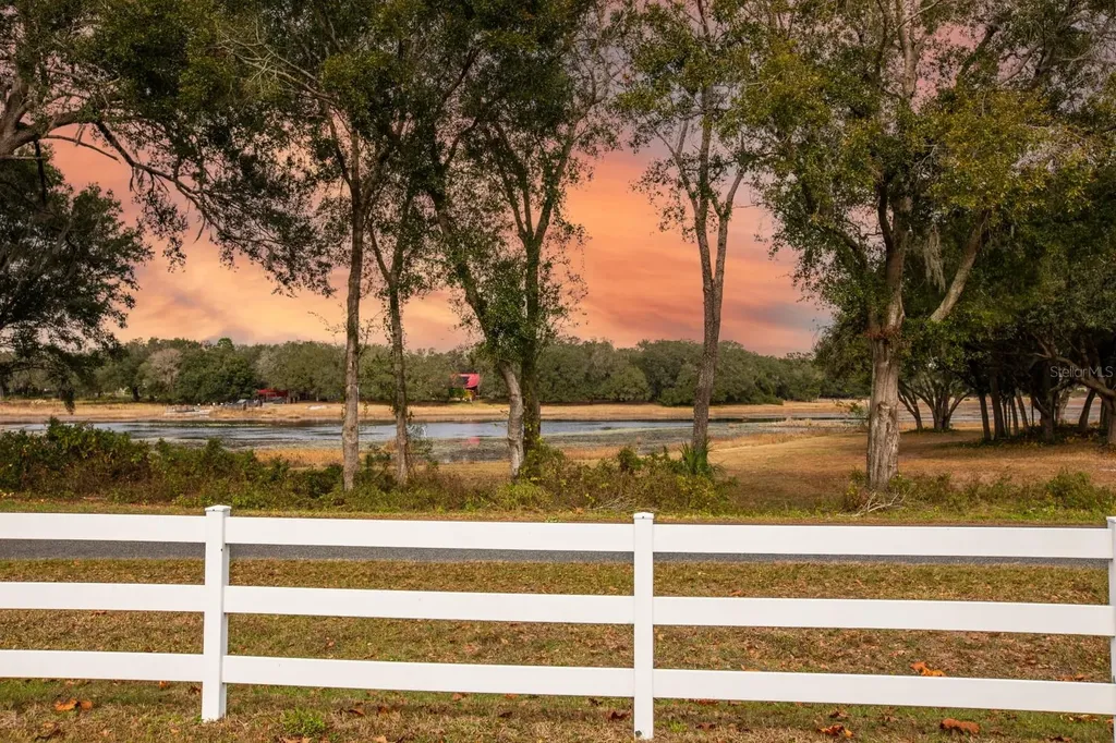 17520 SE 159th Terrace Weirsdale FL 32195