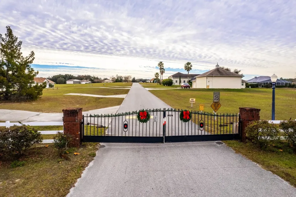 17520 SE 159th Terrace Weirsdale FL 32195