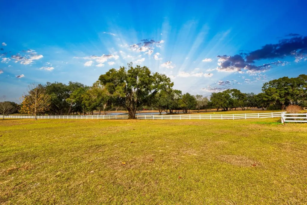 17520 SE 159th Terrace Weirsdale FL 32195