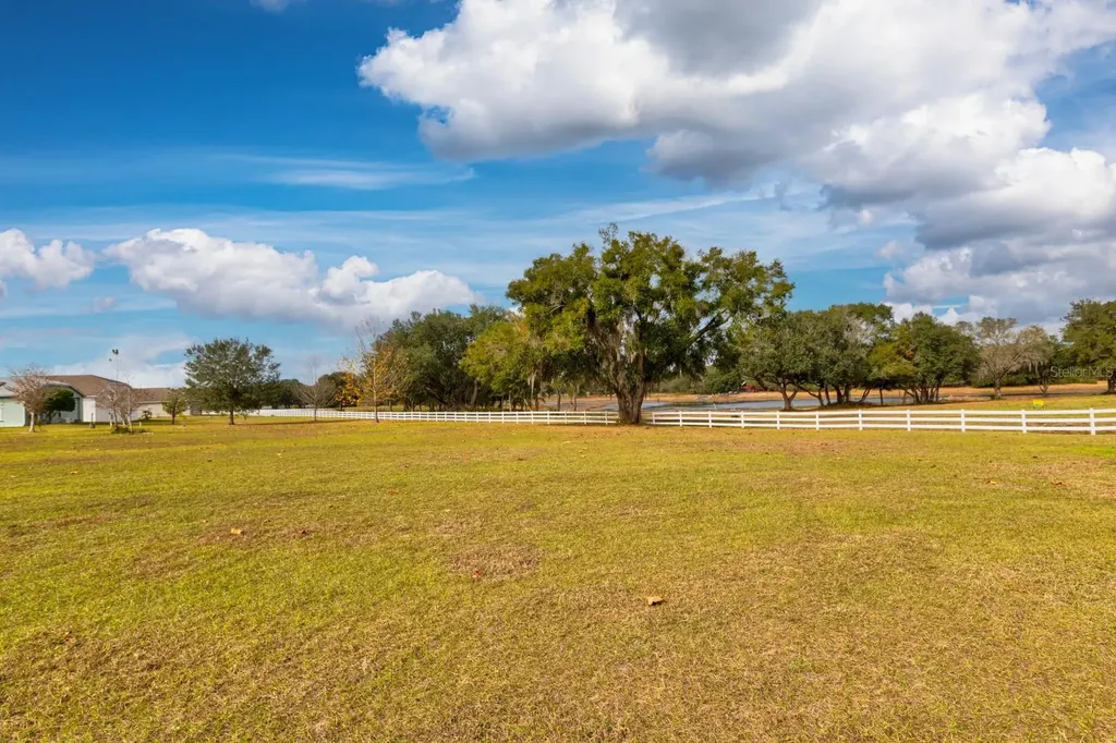 17520 SE 159th Terrace Weirsdale FL 32195