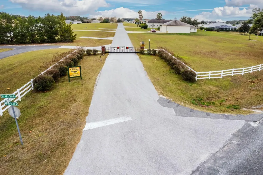 17520 SE 159th Terrace Weirsdale FL 32195