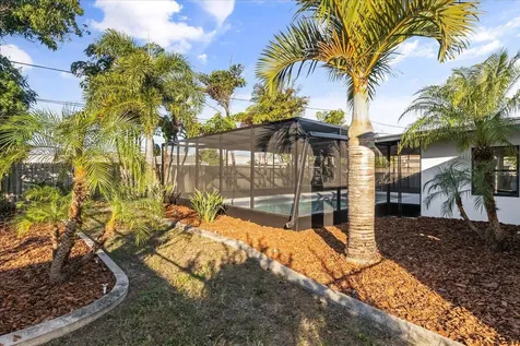 6072 15th Way N St Petersburg FL 33703