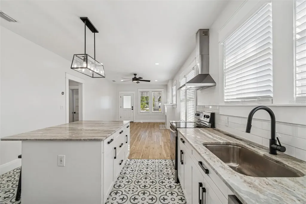 511 E Stratford Avenue Tampa FL 33603