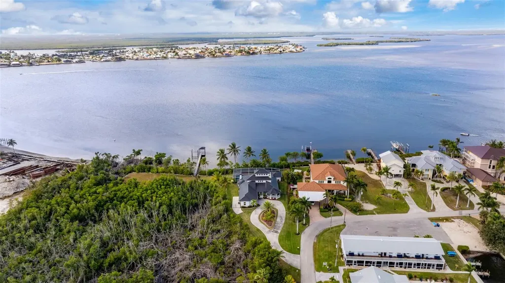 12201 Shoreview Drive Matlacha FL 33993