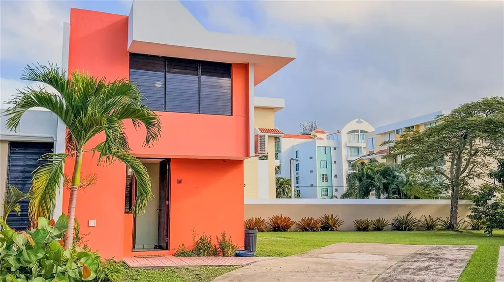 152 Plaza Virgen Gorda Luquillo PR 00773