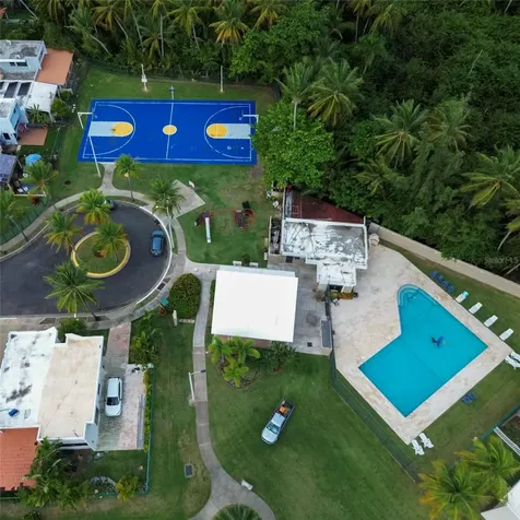 152 Plaza Virgen Gorda Luquillo PR 00773
