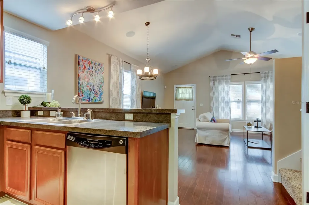 2123 W Spruce Street Tampa FL 33607