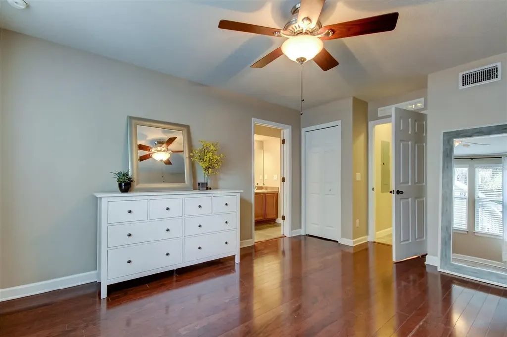2123 W Spruce Street Tampa FL 33607