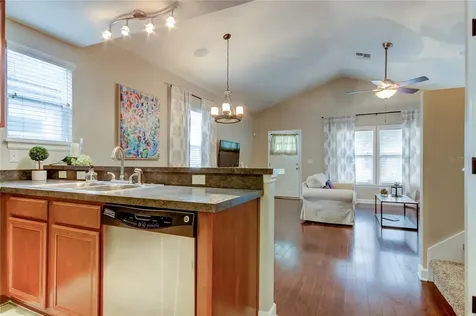 2123 W Spruce Street Tampa FL 33607