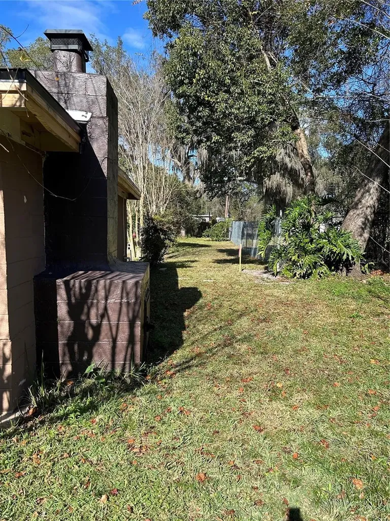 20621 SE Highway 42 Umatilla FL 32784