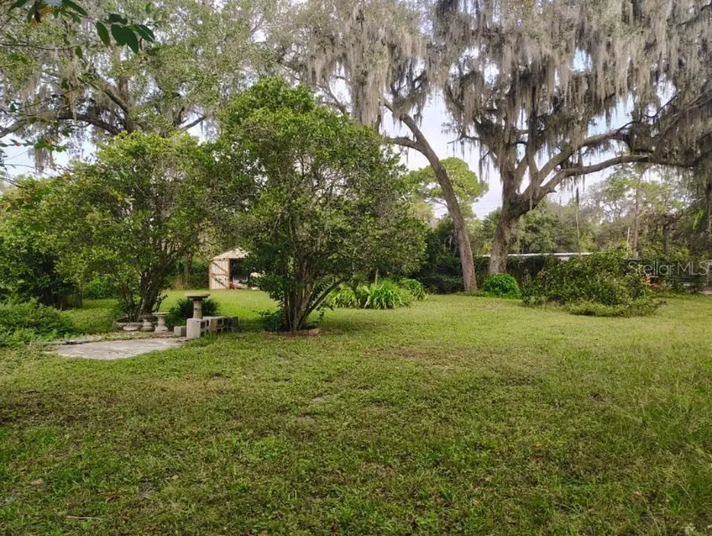 20621 SE Highway 42 Umatilla FL 32784