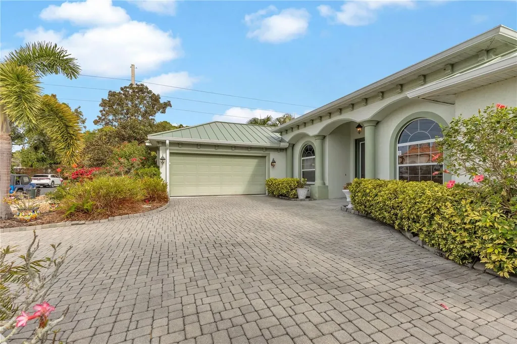 5311 Nathaniel Place Sarasota FL 34233