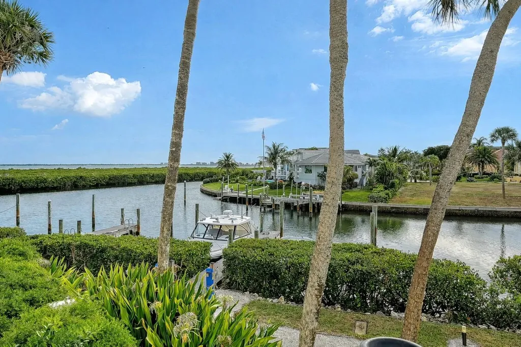 1916 Harbourside Drive Longboat Key FL 34228