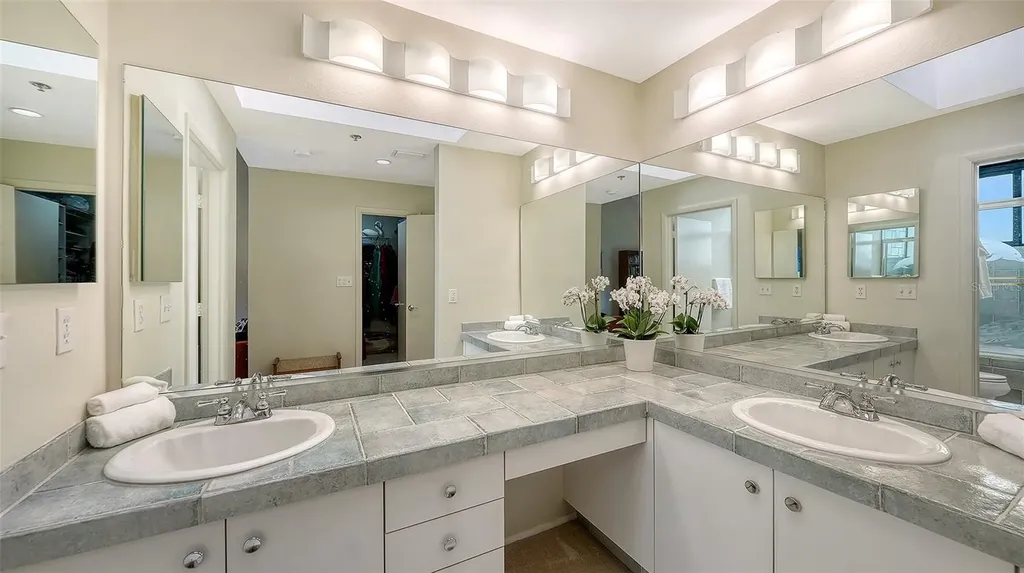 1916 Harbourside Drive Longboat Key FL 34228