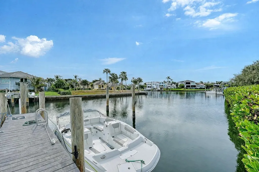 1916 Harbourside Drive Longboat Key FL 34228