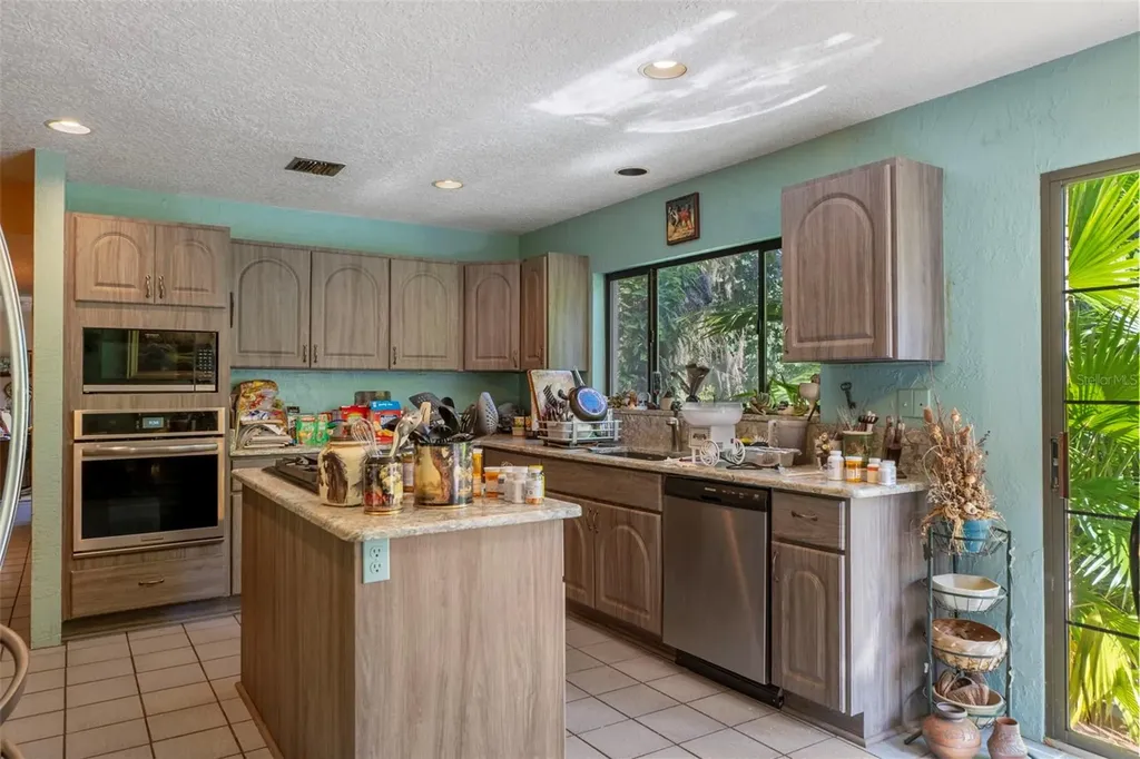 27910 Debbie Road Okahumpka FL 34762
