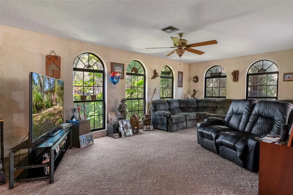 27910 Debbie Road Okahumpka FL 34762