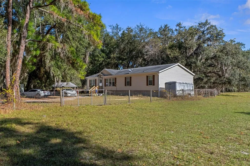 27910 Debbie Road Okahumpka FL 34762