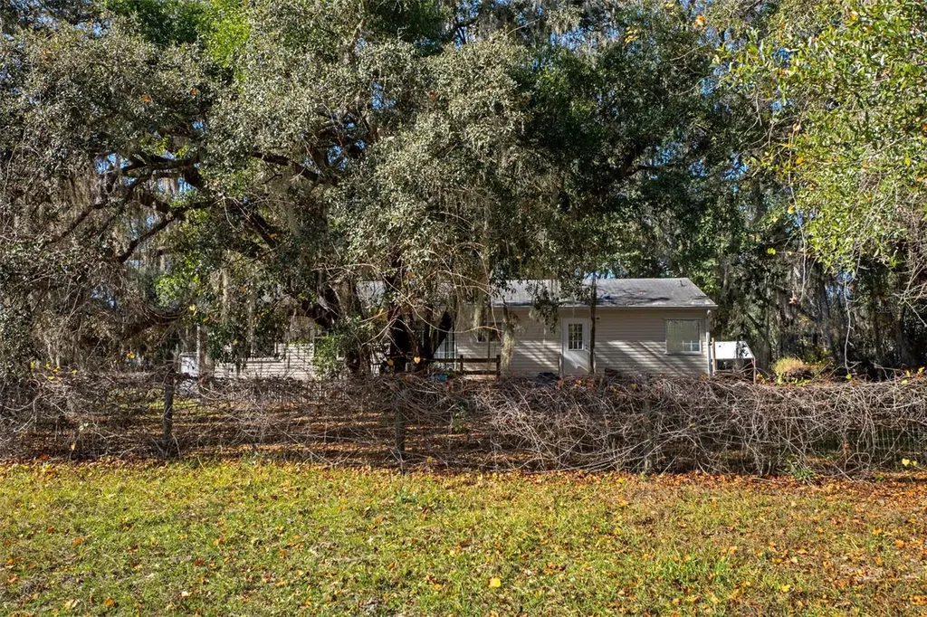 27910 Debbie Road Okahumpka FL 34762