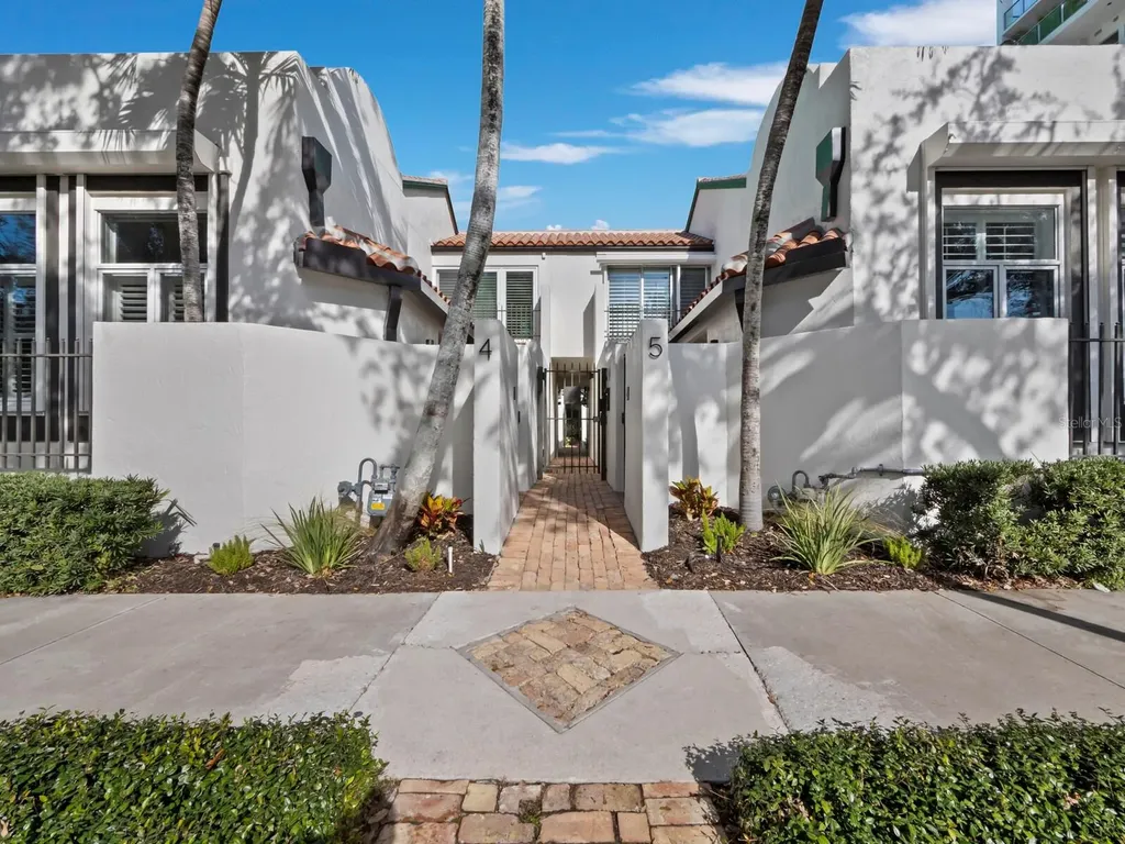 200 Cocoanut Avenue Sarasota FL 34236