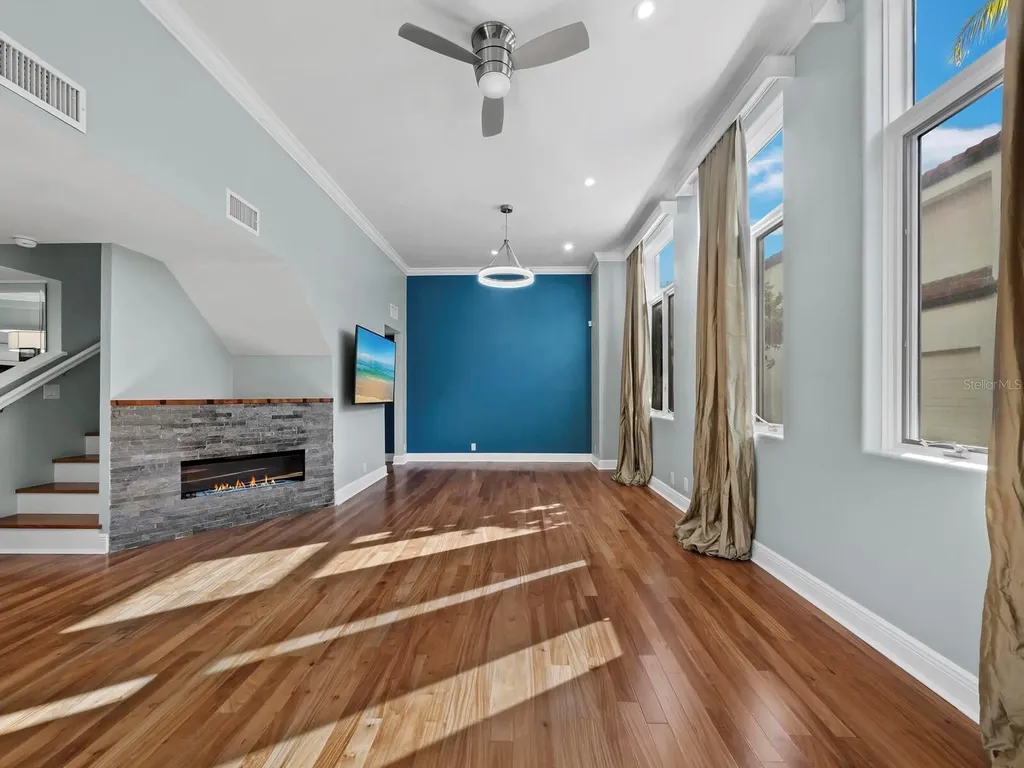 200 Cocoanut Avenue Sarasota FL 34236