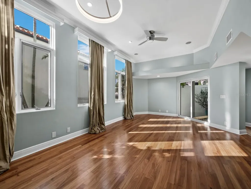 200 Cocoanut Avenue Sarasota FL 34236