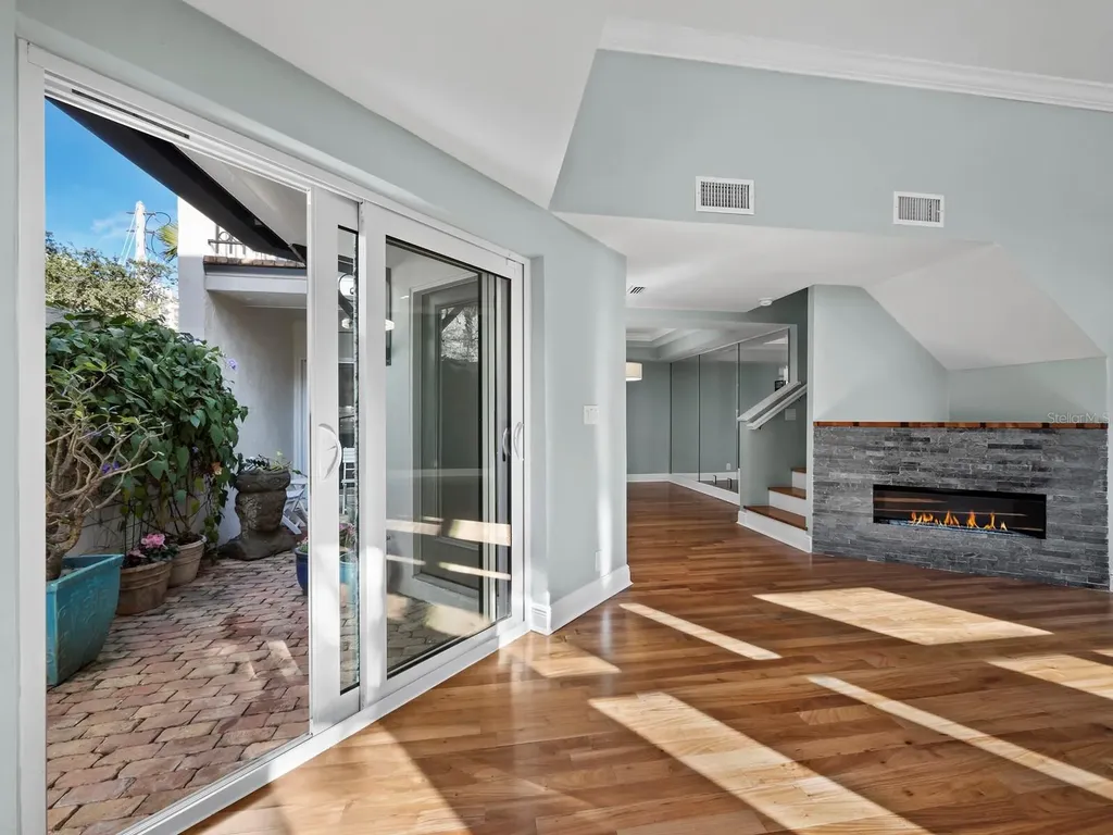 200 Cocoanut Avenue Sarasota FL 34236