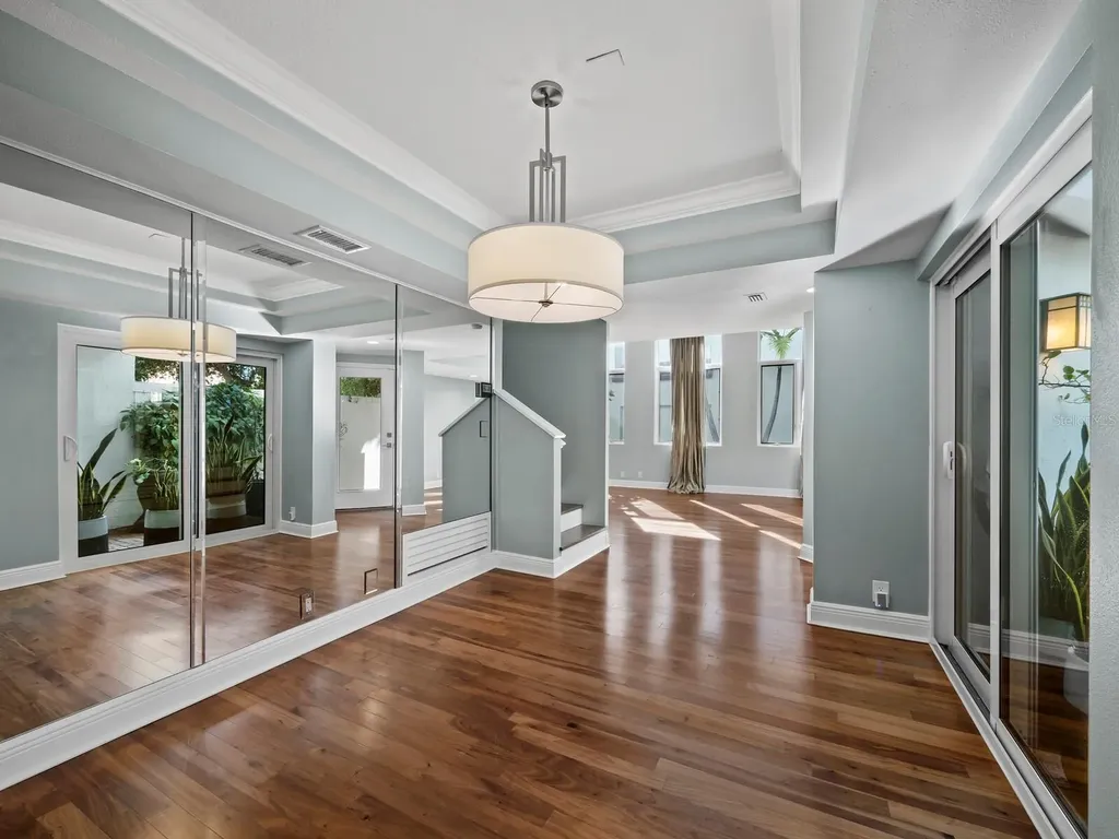 200 Cocoanut Avenue Sarasota FL 34236