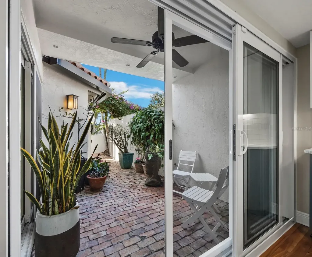 200 Cocoanut Avenue Sarasota FL 34236
