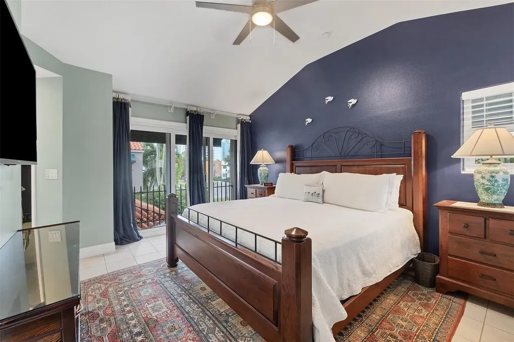 200 Cocoanut Avenue Sarasota FL 34236