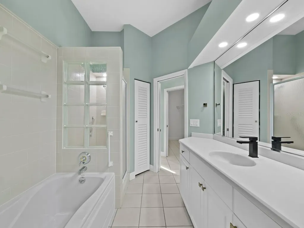 200 Cocoanut Avenue Sarasota FL 34236