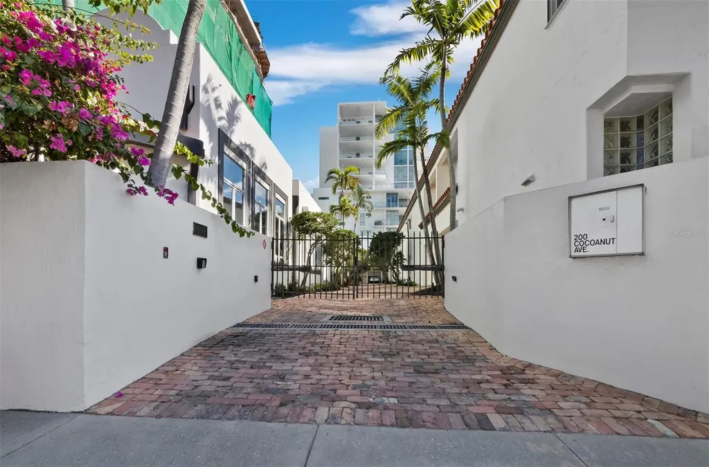 200 Cocoanut Avenue Sarasota FL 34236